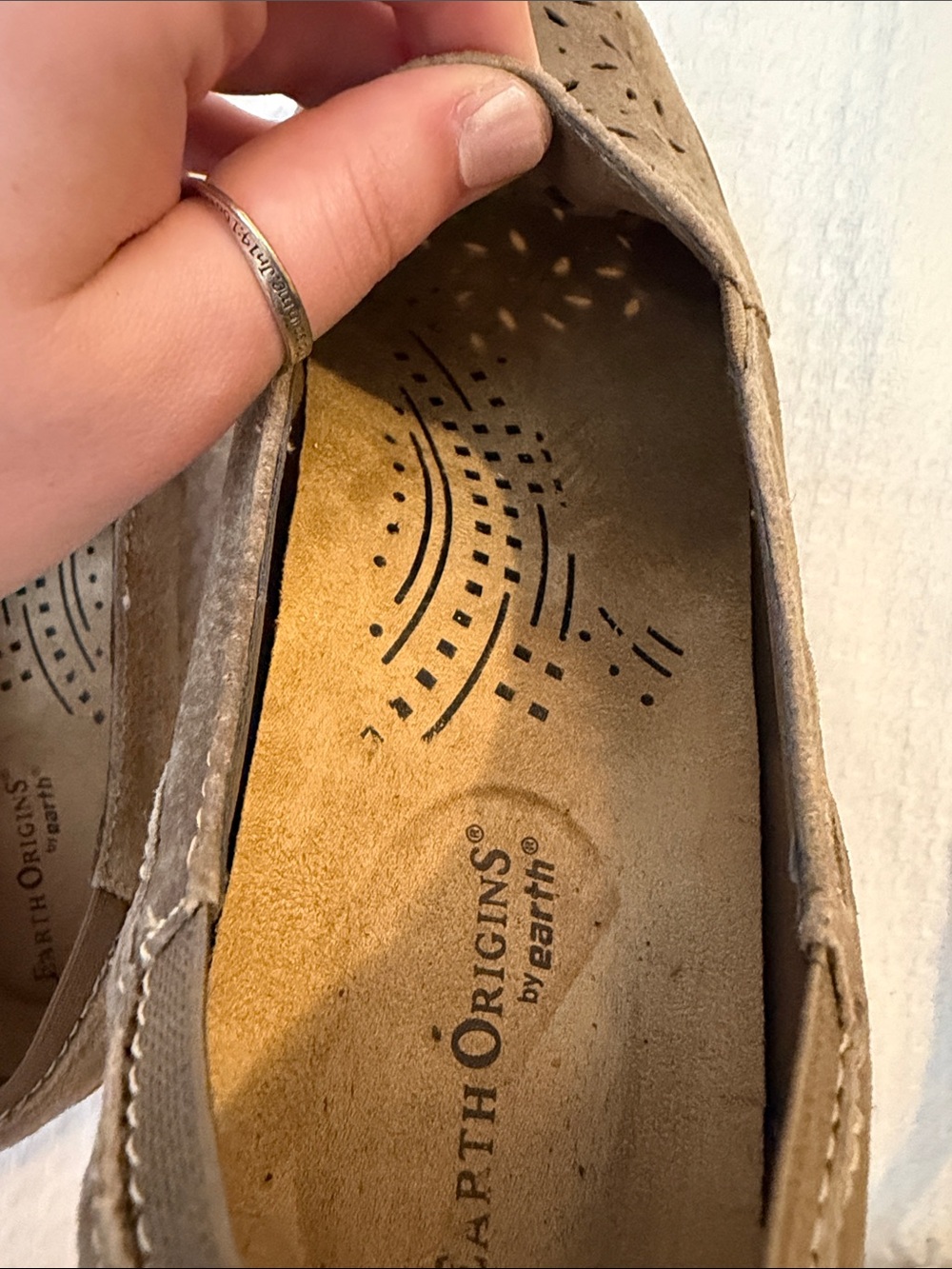 Earth Origins Sugar Leather Laser Cut Out Slip-On Loafers in Tan/Taupe Size 10 - Picture 9 of 16